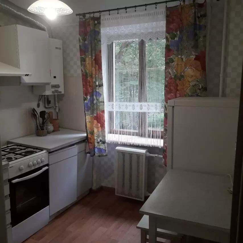Здається 2К квартира по вул. Тютюнників