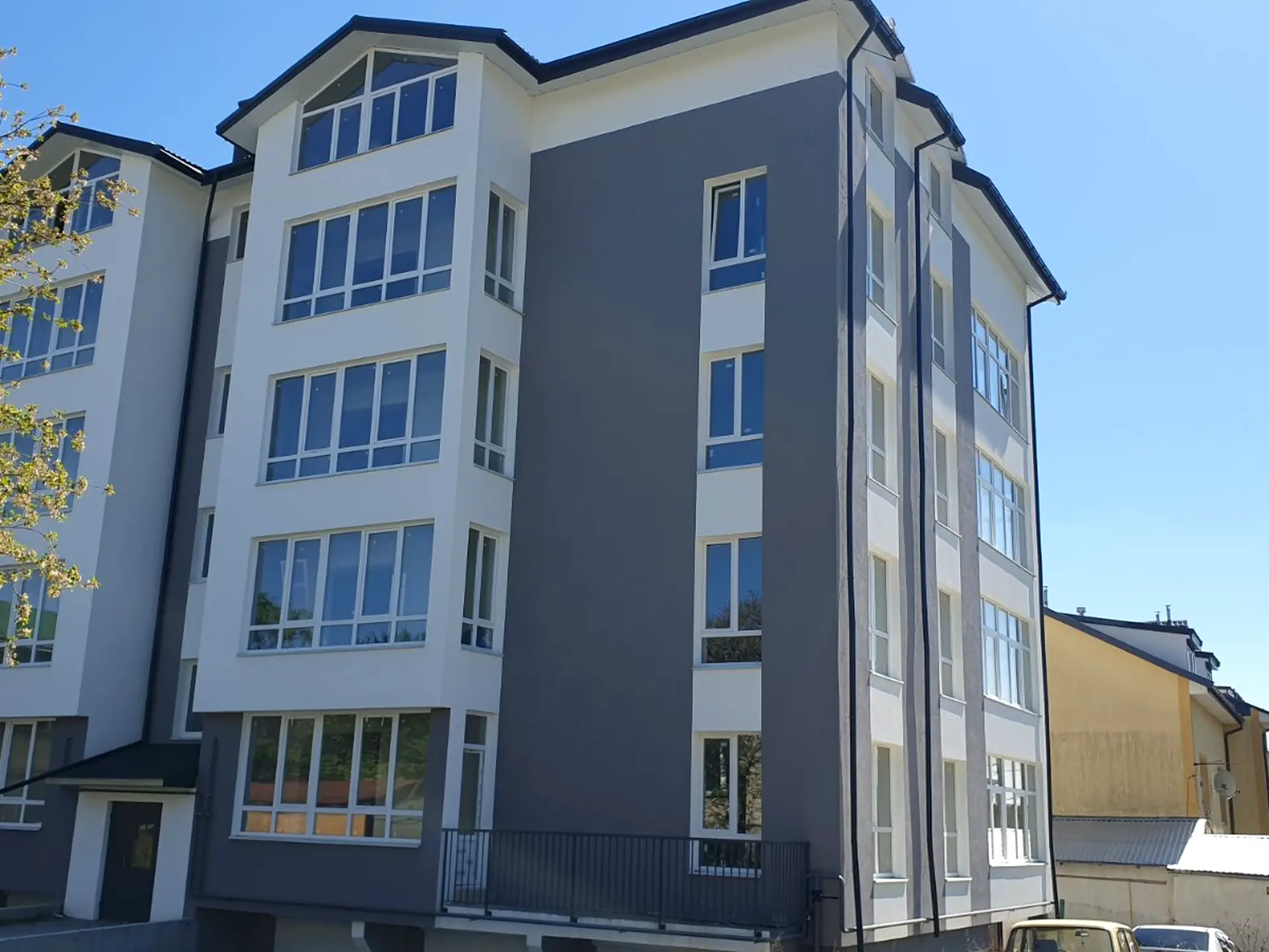 ПРОДАЖ  3К вул.Крипякевича,4 Винники, Львівська область