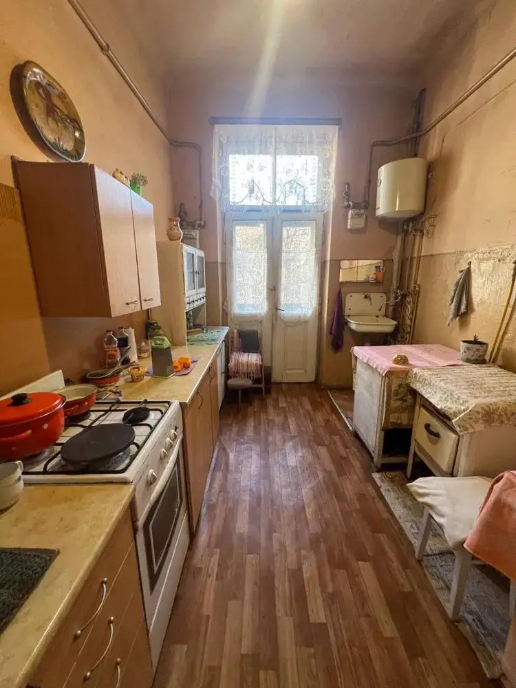 ПРОДАЖ 2 К КВ вул.Є.Коновальця, 23, Франківський рн