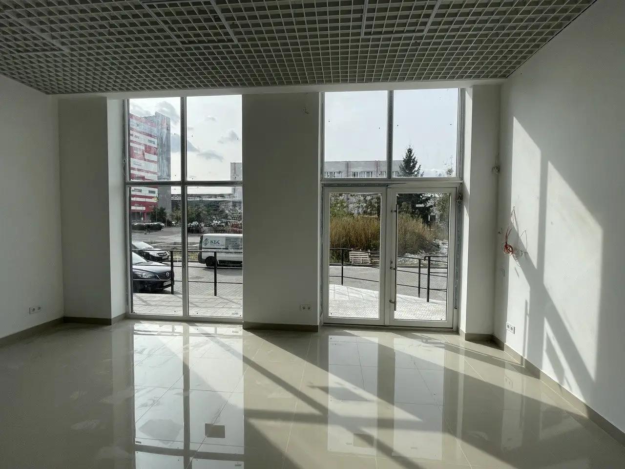 ОРЕНДА ПРИМІЩЕННЯ ВІЛЬНОГО ПРИЗНАЧЕННЯ ЖК 5 Авеню, вул.Городницька,47, Шевченківський рн
