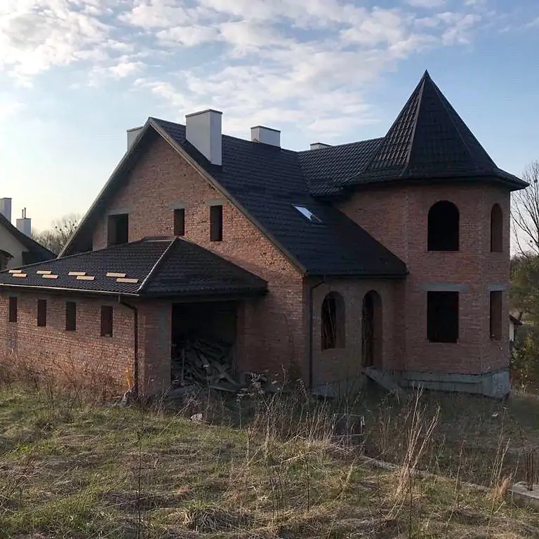 Продаж житлового будинку 250м.кв. Наварія