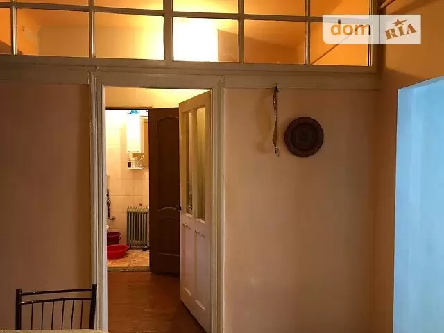 Продаж 2К Квартира  Львів, Підзамче, Хмельницького Богдана вул, 48  29.9 м.кв
