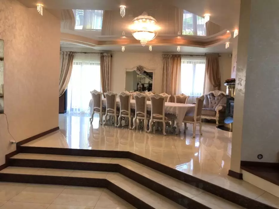 Продаж 4К Будинок  Львів, Галицький, вул Бандери С.  333 м.кв