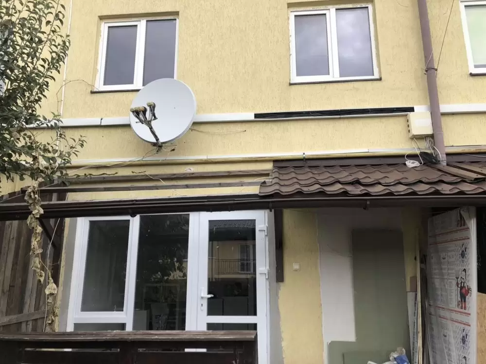 Продається котедж з меблями в с. Ременів