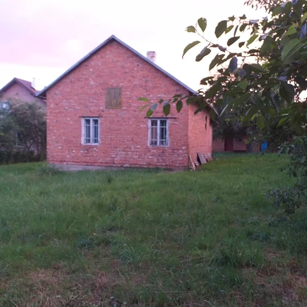Продаж Ділянка з приватним будинком та літн.кухнею. с.Рясне-Руське