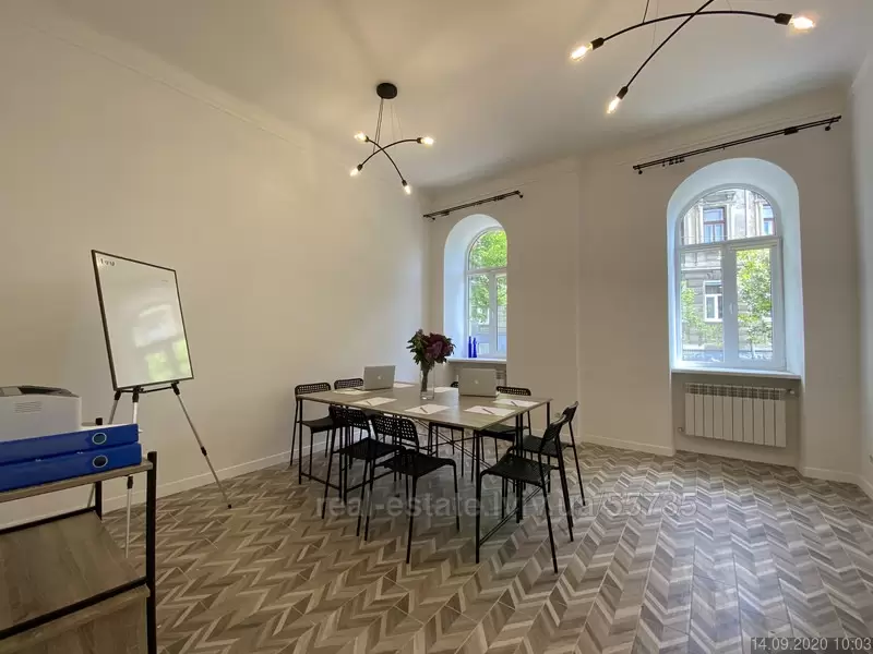 Продаж 2К Квартира  Львів, Галицький, Короленка 77 м.кв