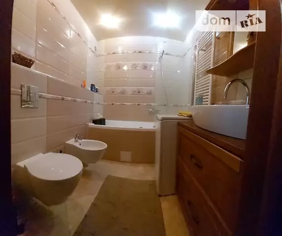 Продаж 4К Квартира  Львів, Галицький, вул Балабана  112 м.кв