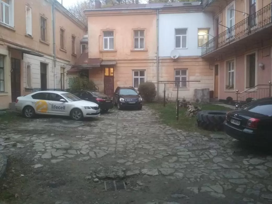 Продаж 2К квартира  Львів, Лисенка 17