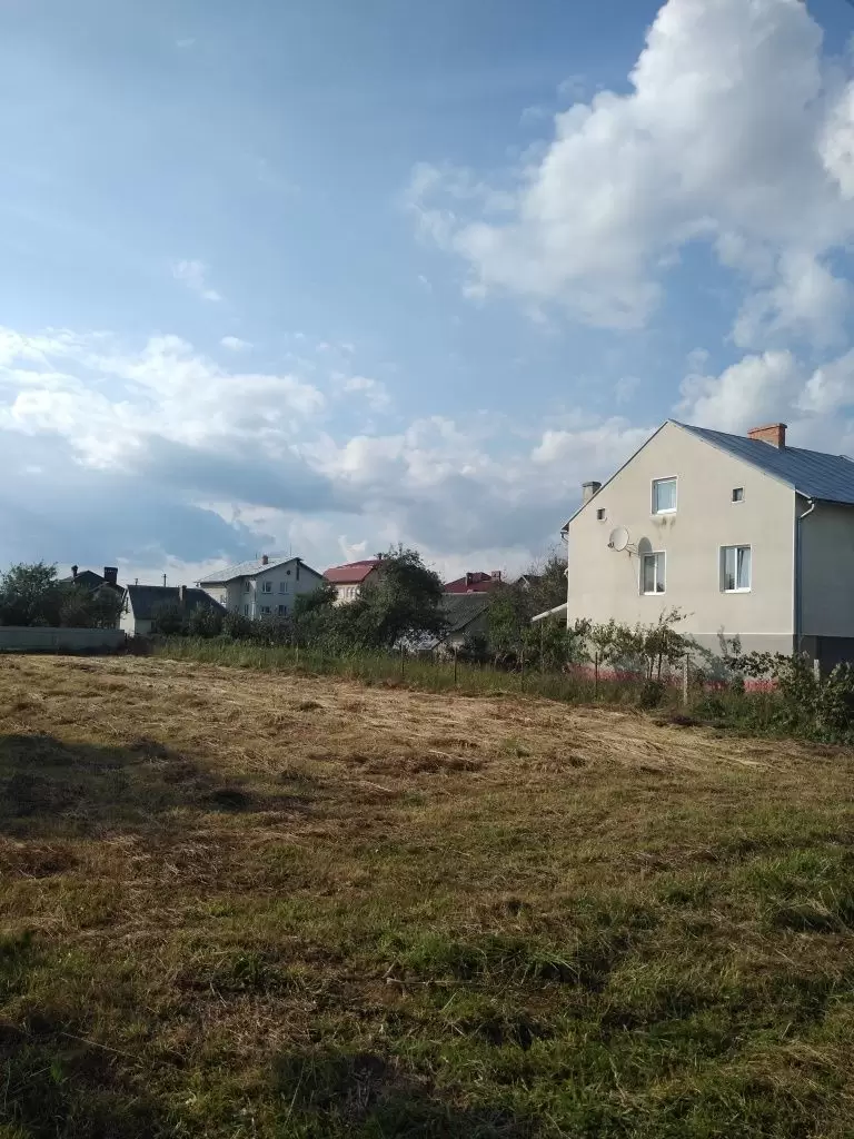 Продаж земля під житлову забудову  Добрівляни 