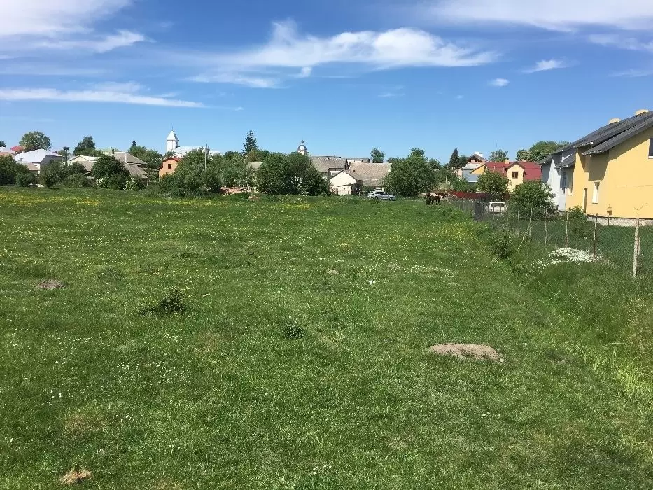 Продаж земля під житлову забудову  Великі Мости 